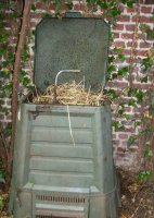 Le bac à compost. N.M.