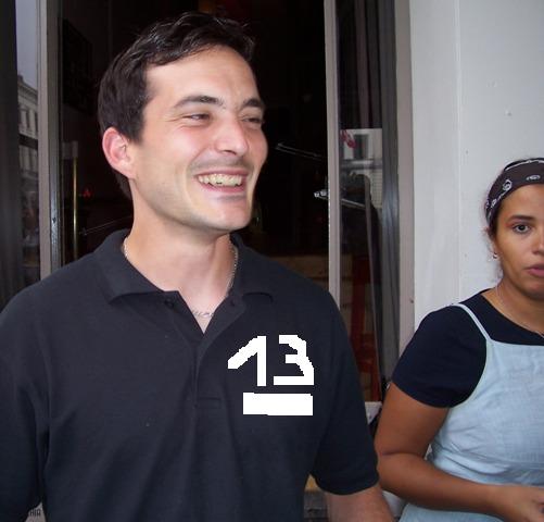 François, acteur de la scène du 13 bis place du Luxembourg, né en 1984, un vendredi 13 ! Son ange gardien le tient à l'oeil. François, acteur de la scène du 13 bis place du Luxembourg, né en 1984, un vendredi 13 ! Son ange gardien le tient à l'oeil.